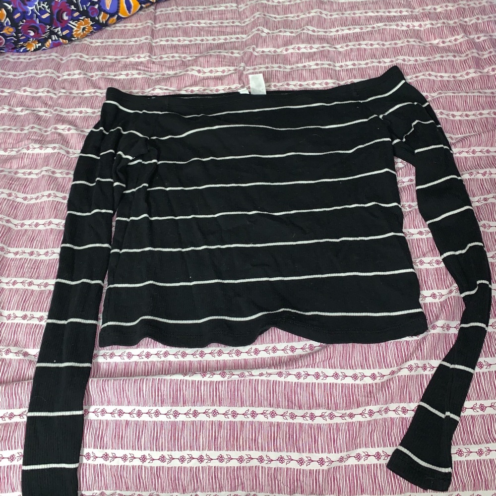 crop top off the shoulder